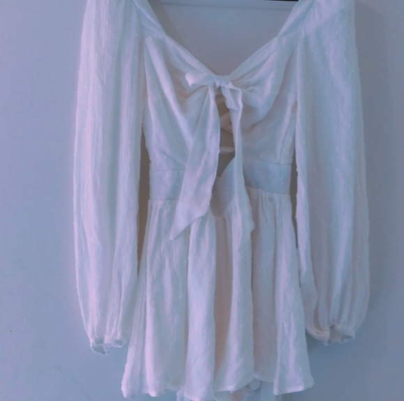 ɴᴡᴛ ʜᴏᴘᴇ's Swiss Dot Tie Front Lace Up Back Romper - Picture 6 of 7